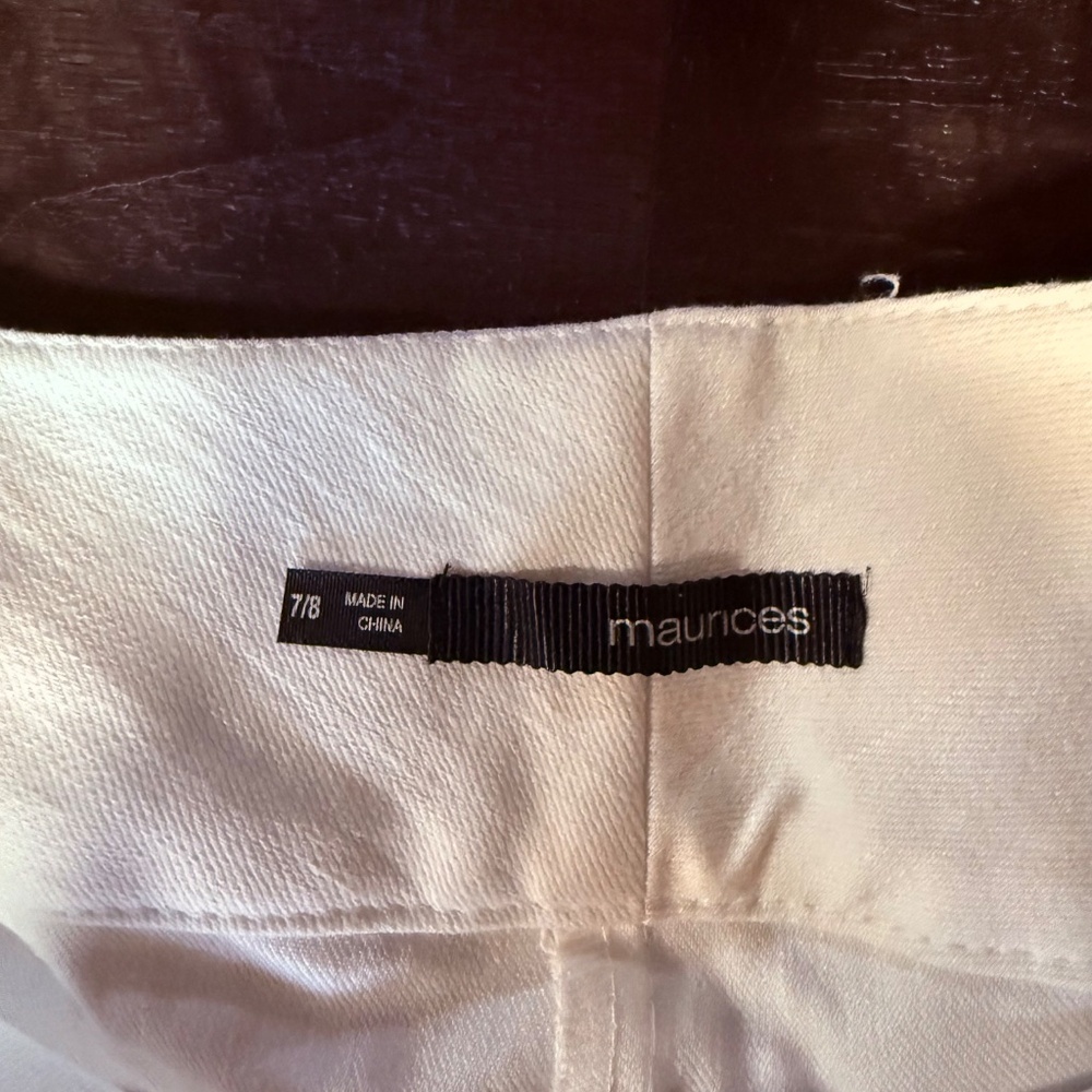 White Maurice’s shorts - Picture 3 of 4